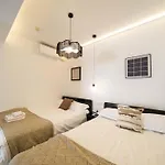 Shanghai Yi Du B&B - Near Nanjing West Road Commercial District, 350 Walk From The Natural History Museum Subway