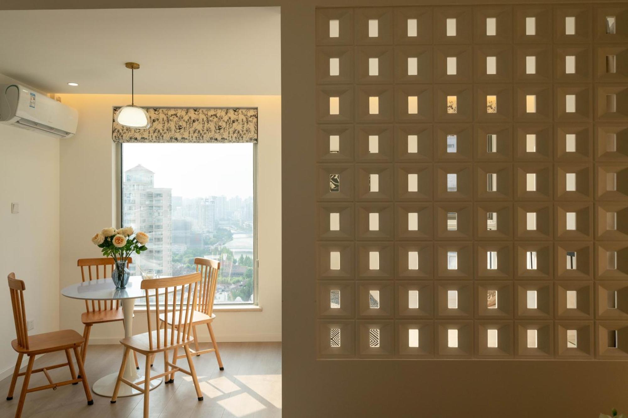 Apartment Yi Du - Near Nanjing West Road Commercial District, 350 Walk From The Natural History Museum Subway *