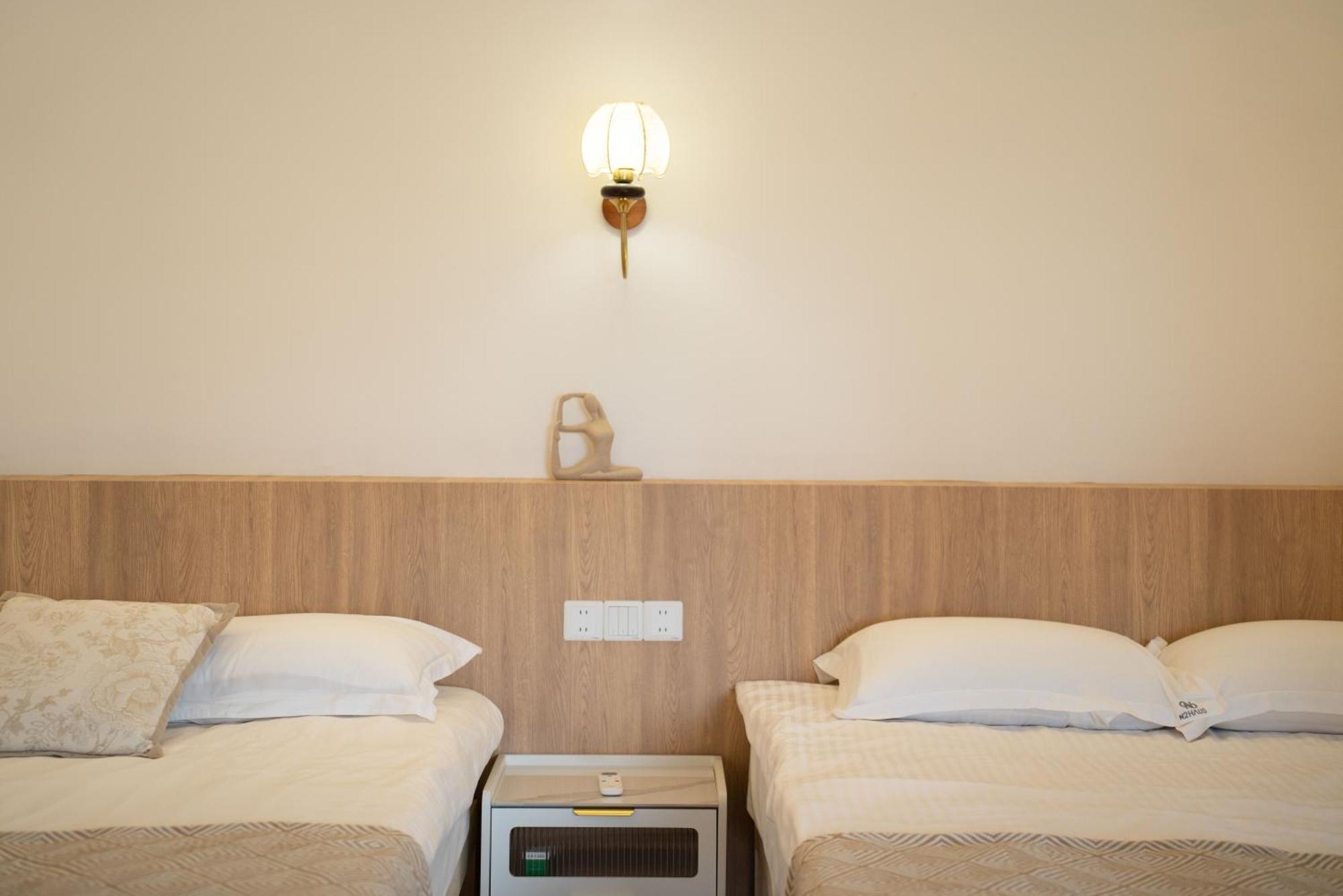 Apartment Yi Du - Near Nanjing West Road Commercial District, 350 Walk From The Natural History Museum Subway *