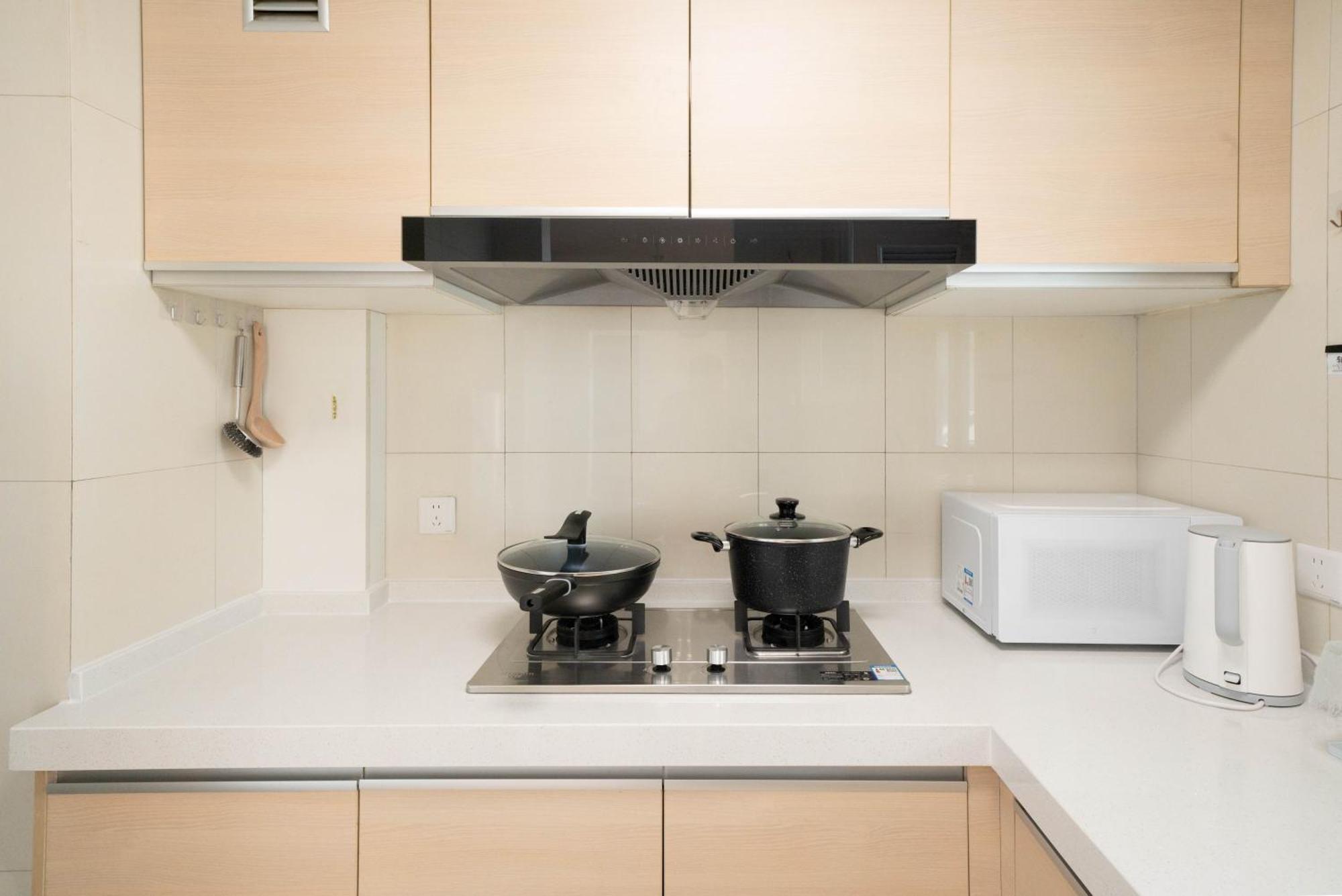 Apartment Yi Du - Near Nanjing West Road Commercial District, 350 Walk From The Natural History Museum Subway *