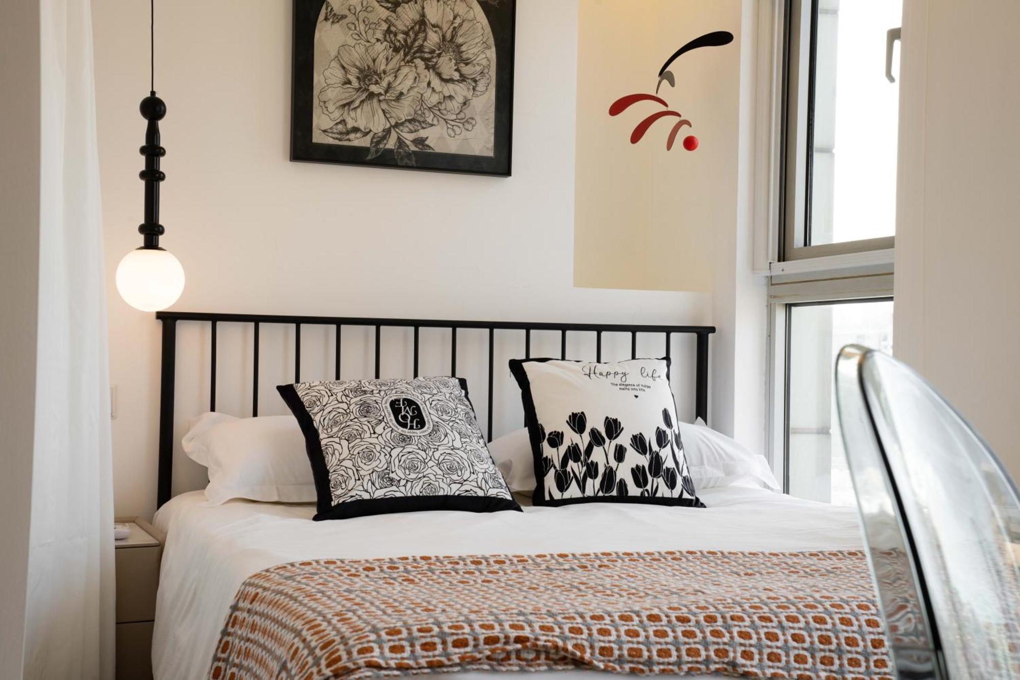 Apartment Yi Du - Near Nanjing West Road Commercial District, 350 Walk From The Natural History Museum Subway
