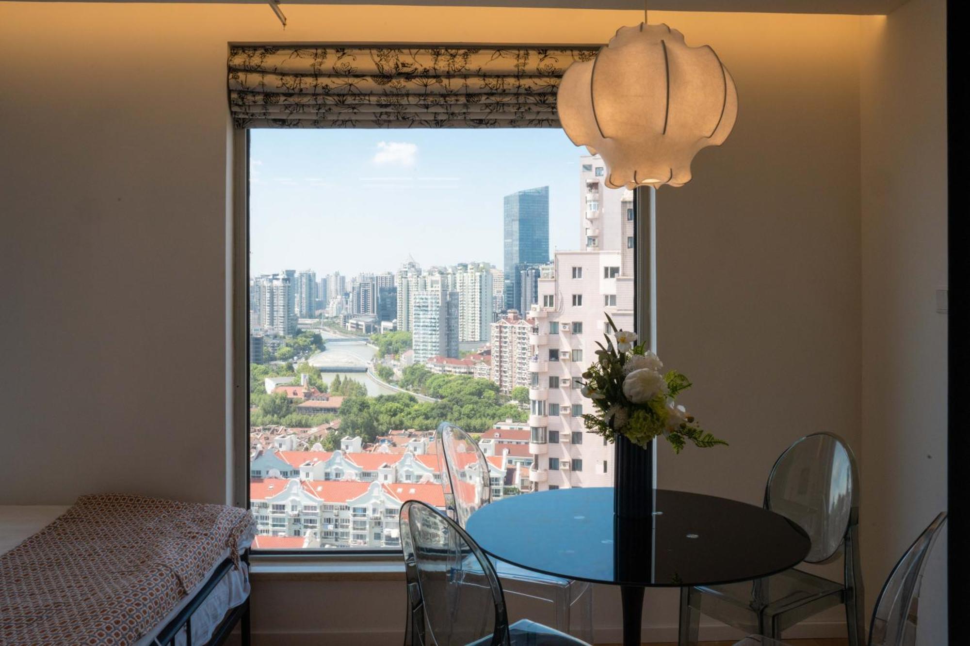 Apartment Yi Du - Near Nanjing West Road Commercial District, 350 Walk From The Natural History Museum Subway Shanghai