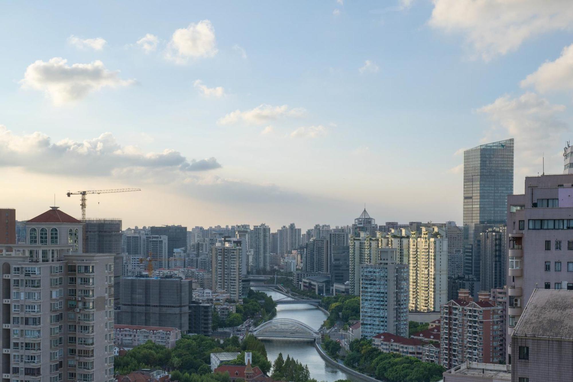 Apartment Yi Du - Near Nanjing West Road Commercial District, 350 Walk From The Natural History Museum Subway