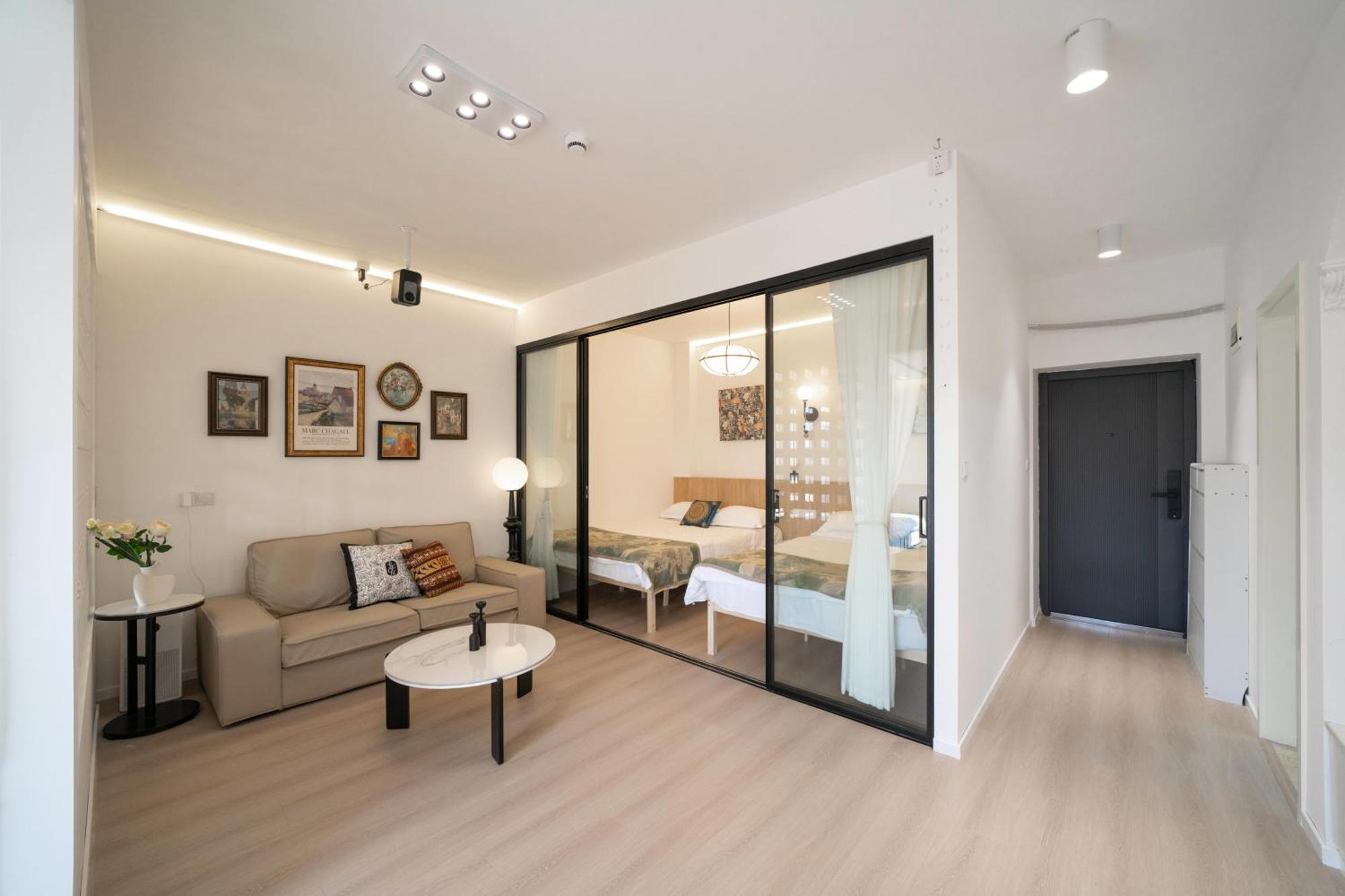 Apartment Yi Du - Near Nanjing West Road Commercial District, 350 Walk From The Natural History Museum Subway