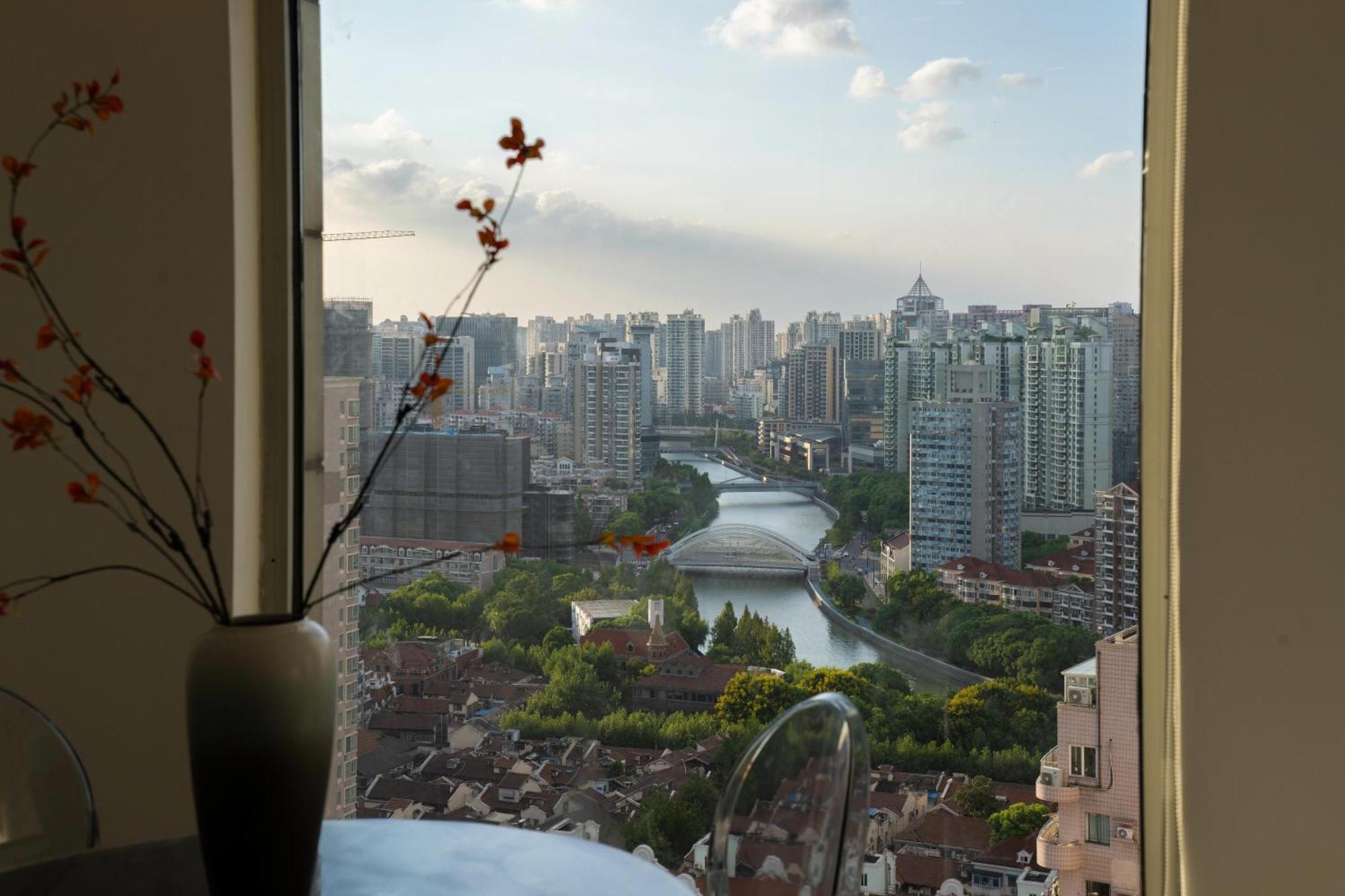 Apartment Yi Du - Near Nanjing West Road Commercial District, 350 Walk From The Natural History Museum Subway *