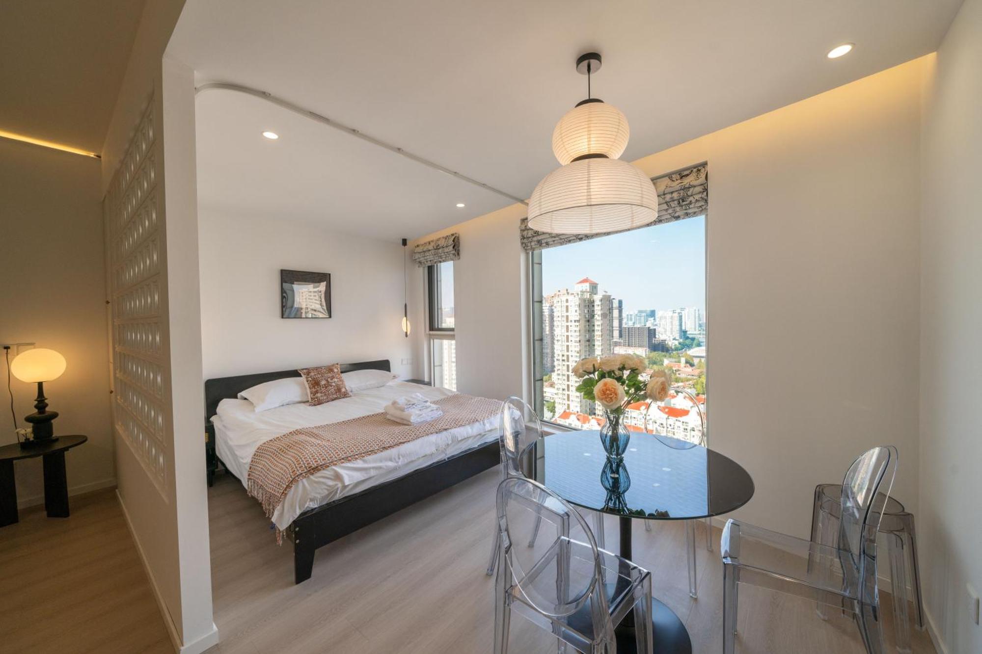 Apartment Yi Du - Near Nanjing West Road Commercial District, 350 Walk From The Natural History Museum Subway *