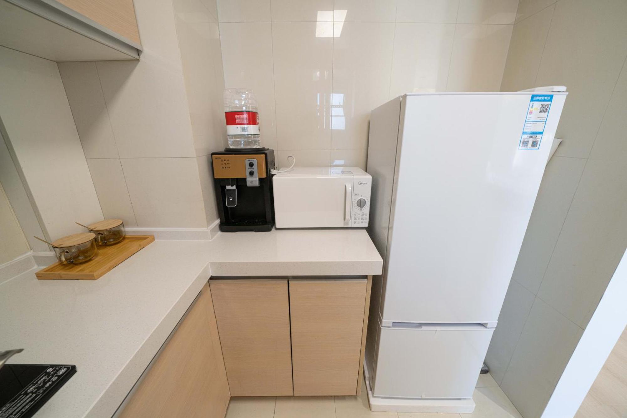 Yi Du - Near Nanjing West Road Commercial District, 350 Walk From The Natural History Museum Subway *