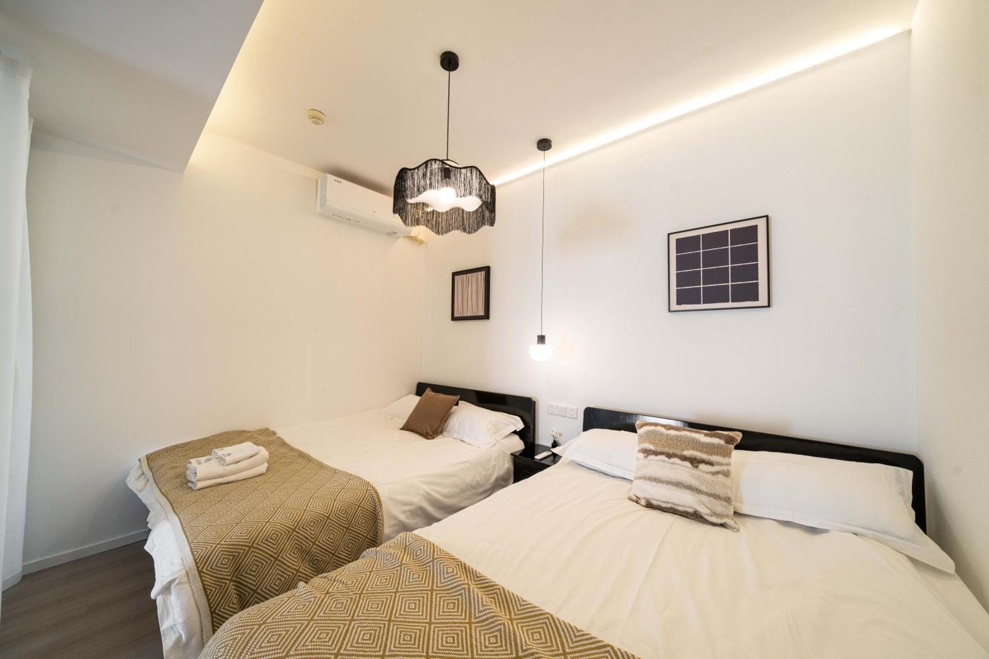 Apartment Yi Du - Near Nanjing West Road Commercial District, 350 Walk From The Natural History Museum Subway Shanghai
