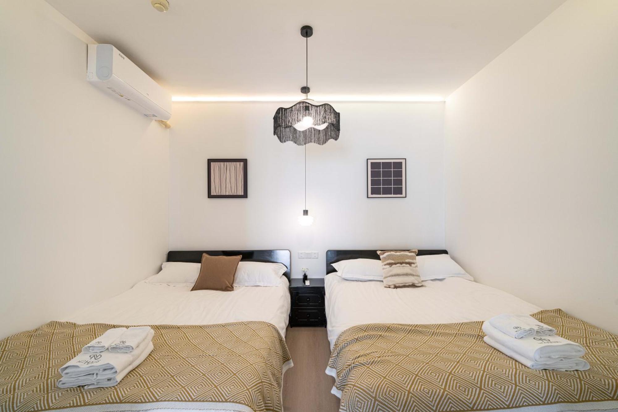 Yi Du - Near Nanjing West Road Commercial District, 350 Walk From The Natural History Museum Subway *