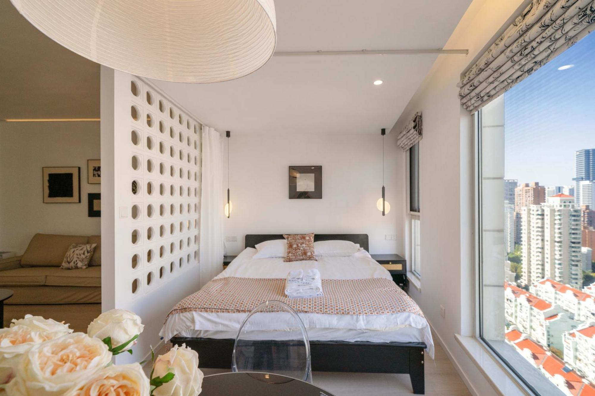 Apartment Yi Du - Near Nanjing West Road Commercial District, 350 Walk From The Natural History Museum Subway *