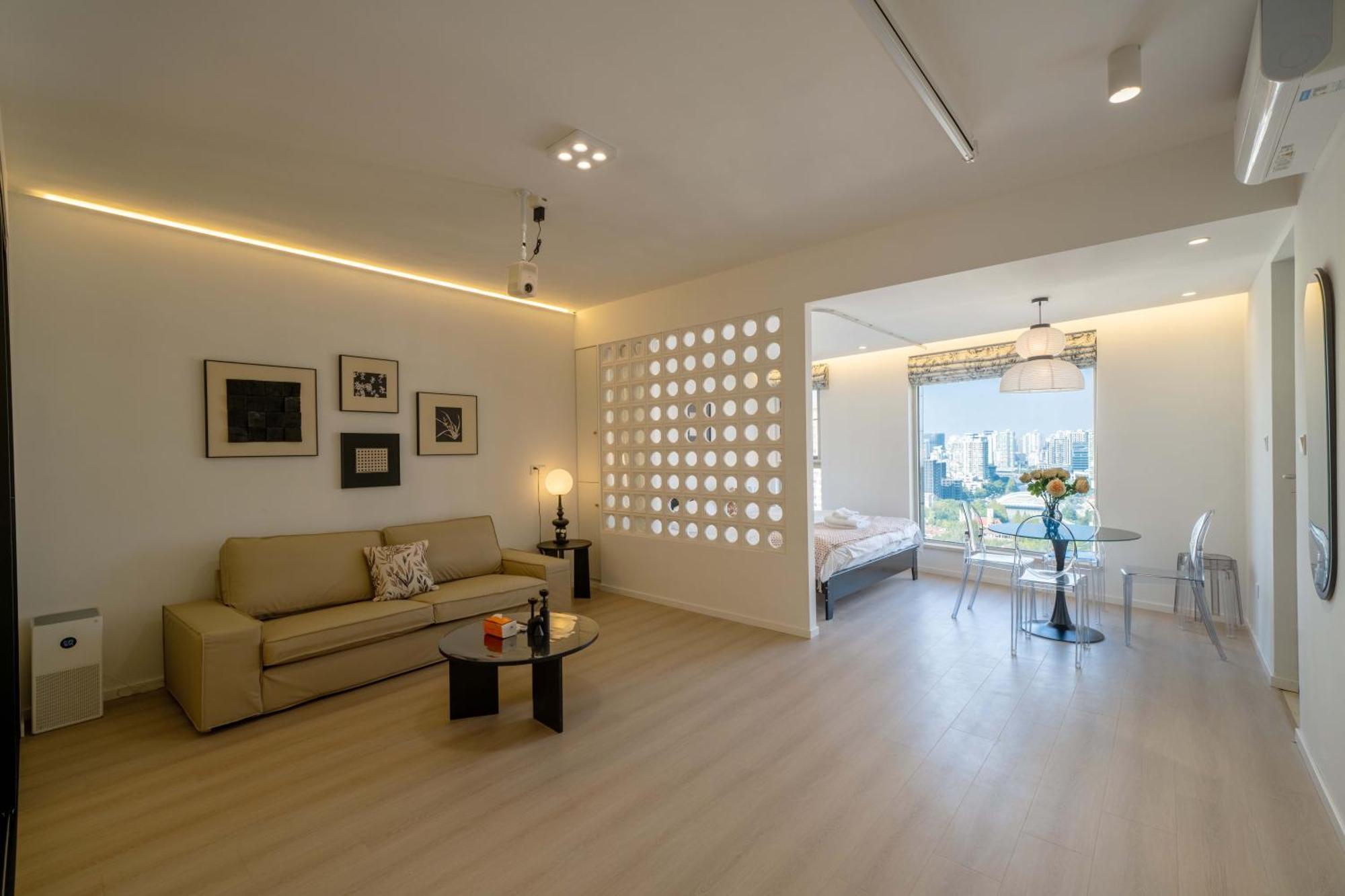 Apartment Yi Du - Near Nanjing West Road Commercial District, 350 Walk From The Natural History Museum Subway *