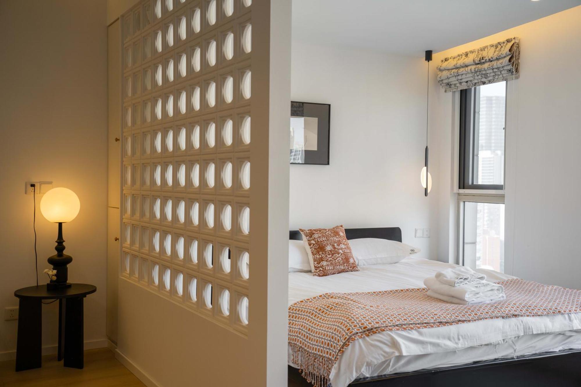 Yi Du - Near Nanjing West Road Commercial District, 350 Walk From The Natural History Museum Subway *