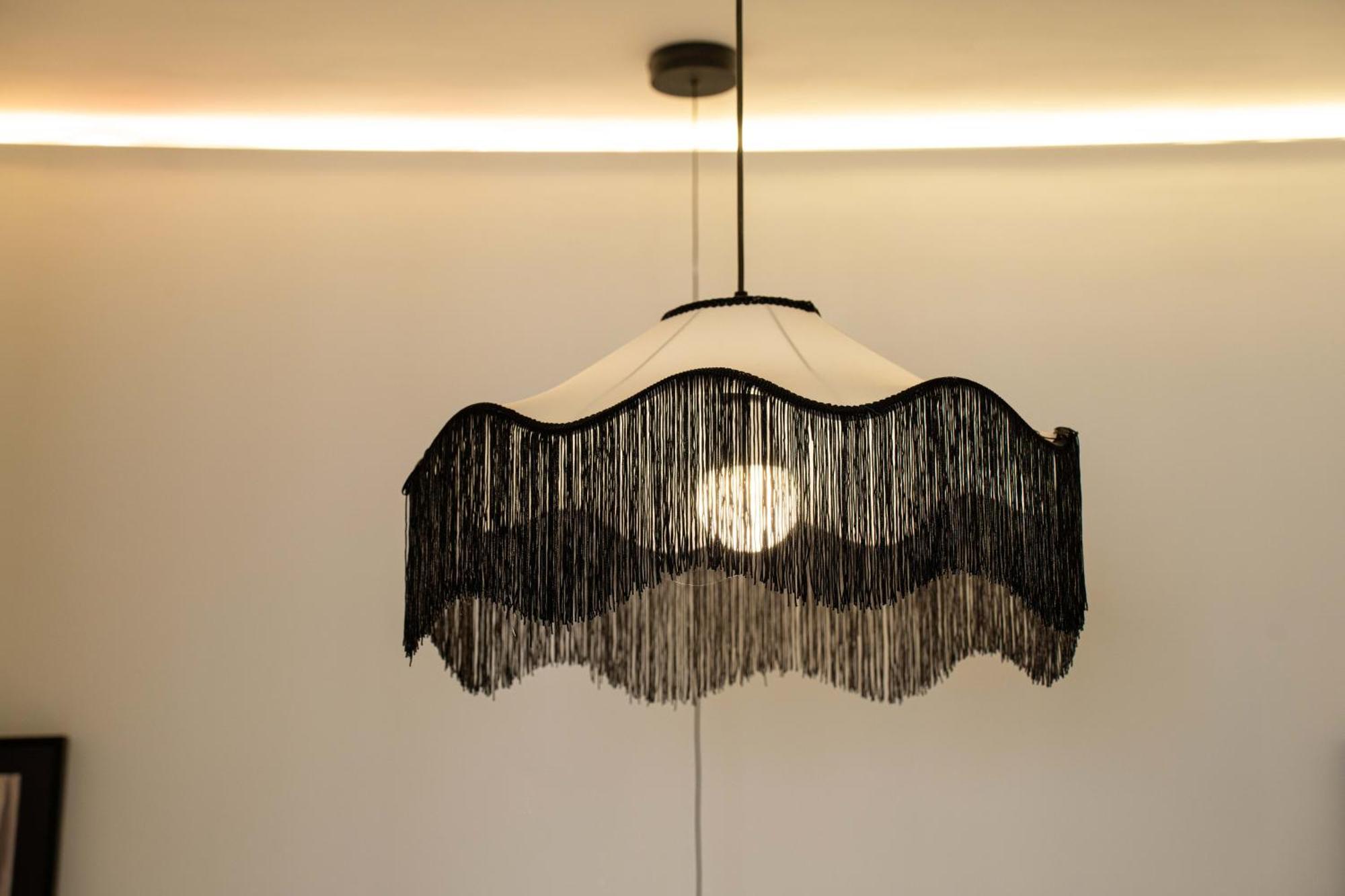 Apartment Yi Du - Near Nanjing West Road Commercial District, 350 Walk From The Natural History Museum Subway