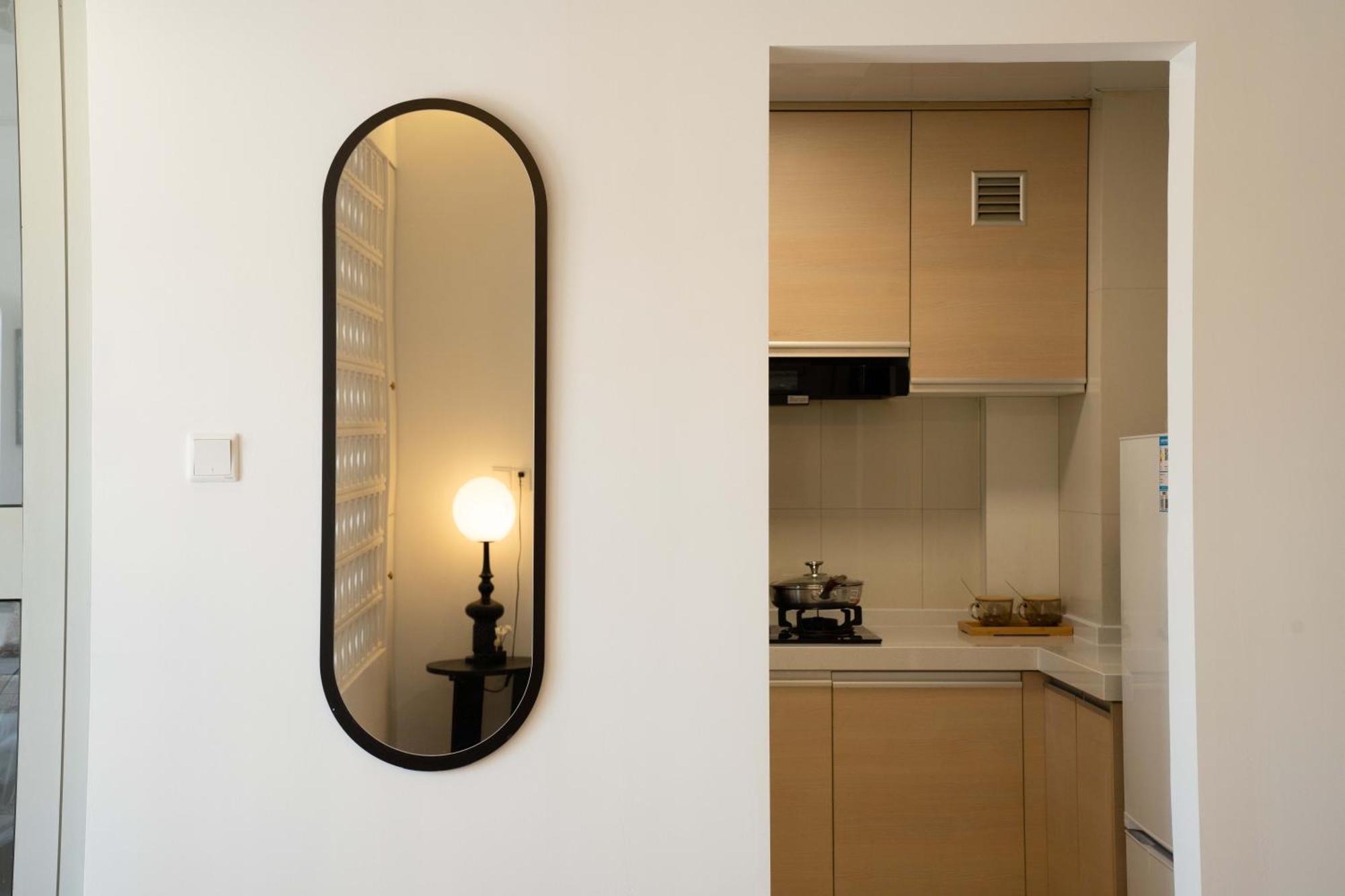 Apartment Yi Du - Near Nanjing West Road Commercial District, 350 Walk From The Natural History Museum Subway *